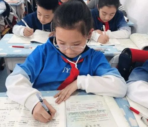 課后服務新政落地9月，教師群體何以憂心忡忡？一文探訪教育者心聲與民生期待